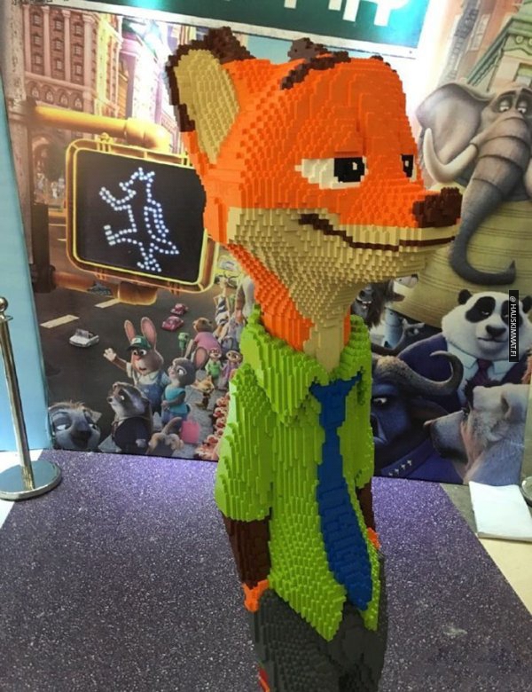 boy-destroys-lego-fox-exhibit-statue-1