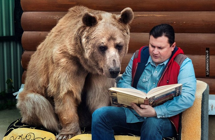 russian-couple-lives-with-adopted-bear-05