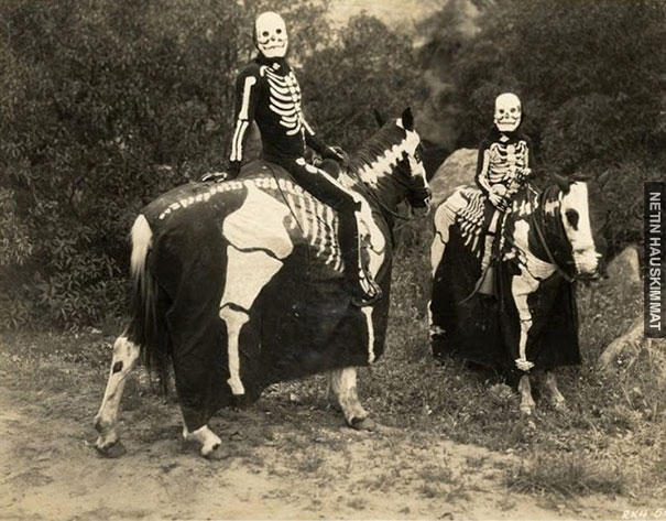 scary-vintage-halloween-creepy-costumes-34-57f65ae1f0212__605